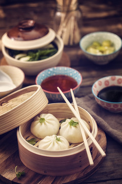 蒸包子