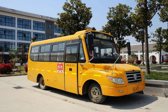 校車