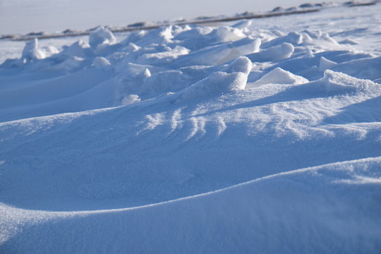 風(fēng)吹白雪似沙漠