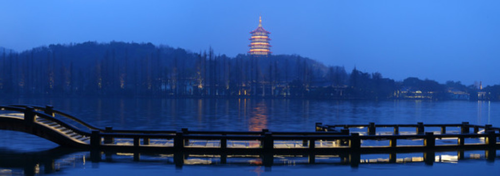 夜色雷峰塔