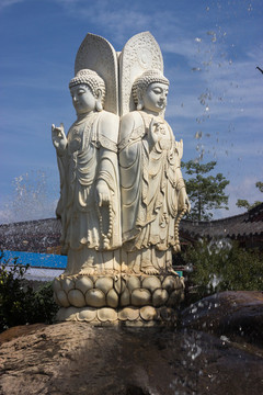 佛雕像