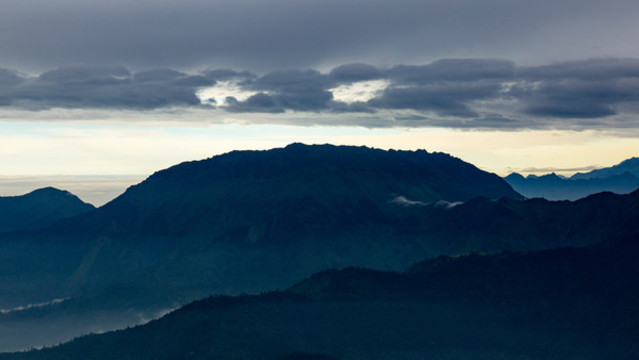 大山剪影