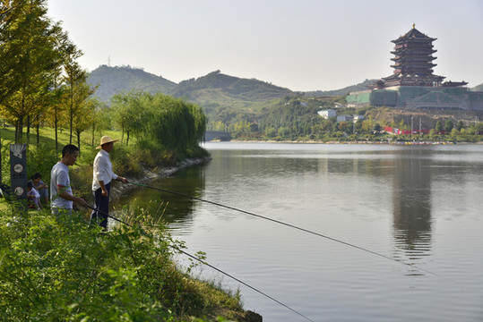 武當(dāng)山善水街閣樓
