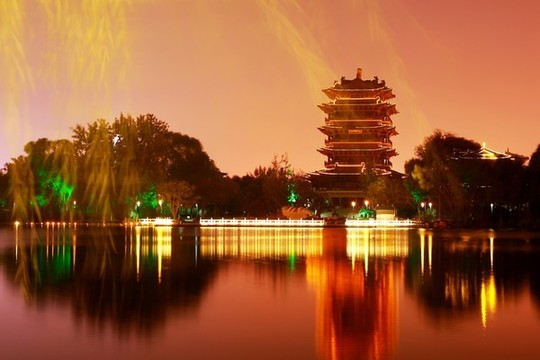 大明湖夜色
