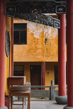 寺廟側(cè)拍