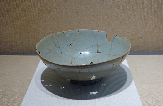 南宋官窯粉青釉碗