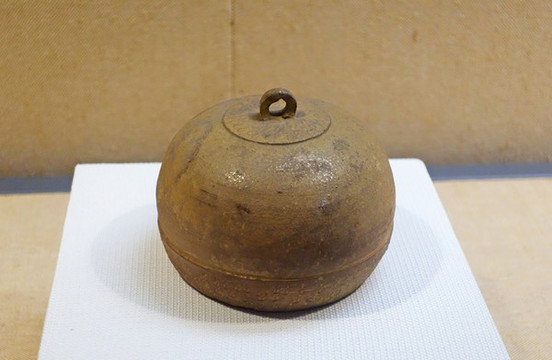 戰(zhàn)國(guó)原始瓷懸鈴