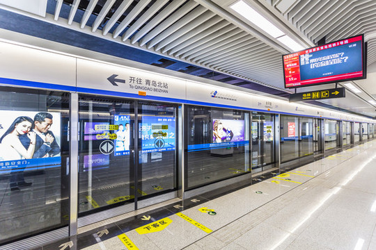 地鐵車站站臺(tái)
