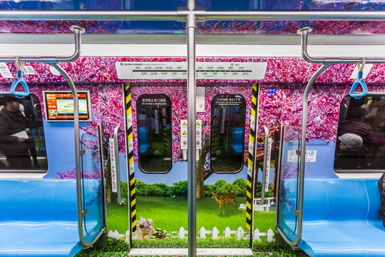 青島地鐵車廂內(nèi)景