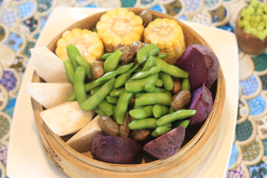 蒸玉米紫薯