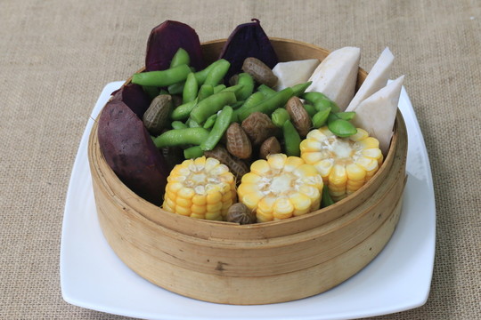 蒸玉米紫薯