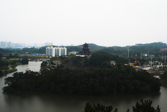 湖中島