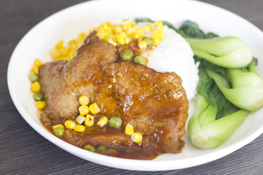 鹵肉飯