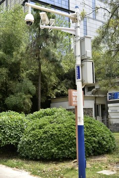 監(jiān)控攝像頭