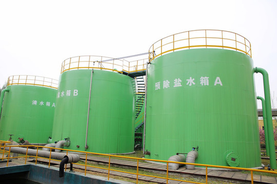 電廠化學(xué)除鹽水箱