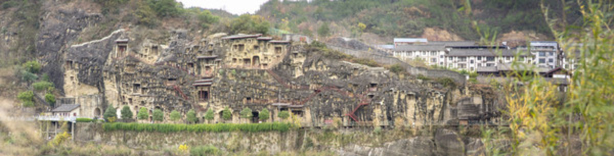 廣元千佛崖全景圖