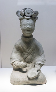 擊鼓陶俑
