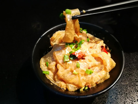 麻醬拉皮