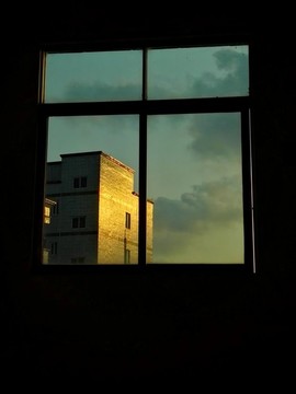 窗外的夕陽