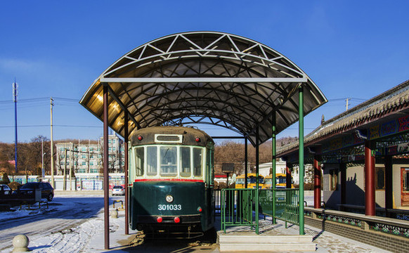 鞍山博物館展品有軌電車與車站
