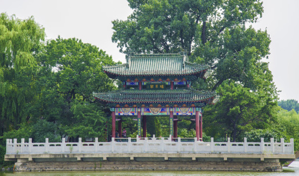 鞍山二一九公園環(huán)翠閣