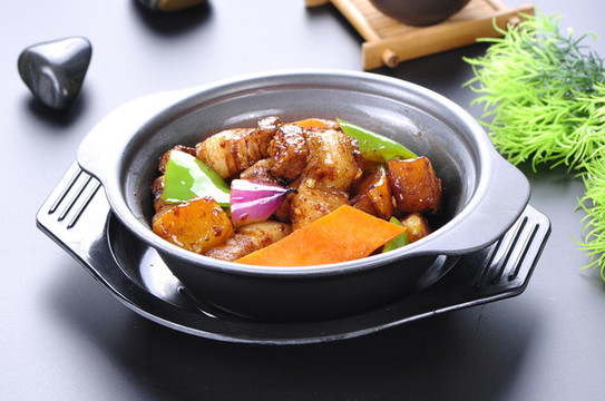 小土豆紅燒肉