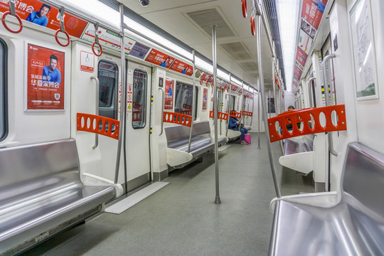 地鐵車(chē)廂內(nèi)景