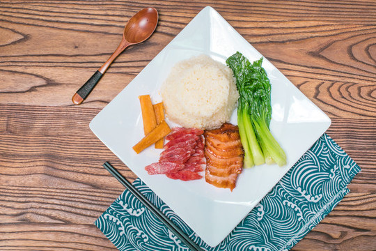 臘腸拼燒臘飯