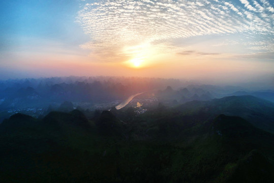 日落群山
