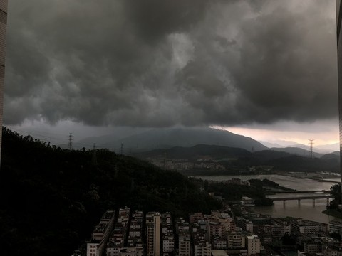 暴雨天氣