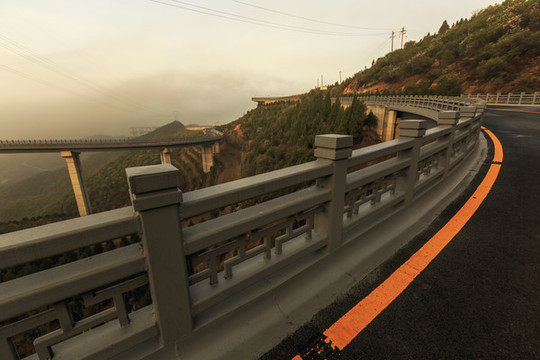 山西太原天龍山旅游公路網(wǎng)紅橋