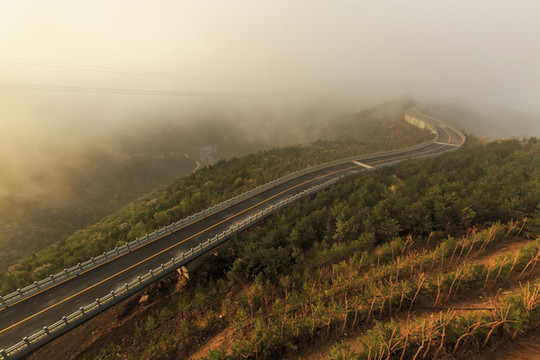 山西太原天龍山旅游公路網紅橋