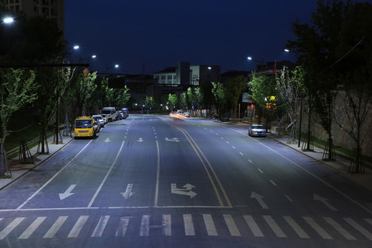 城市道路夜景