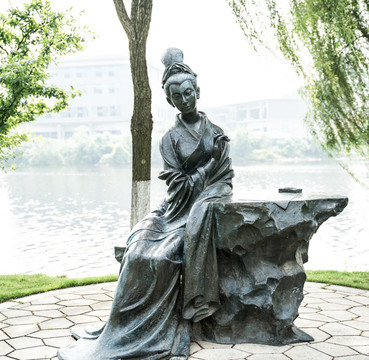 古代女詞人雕塑