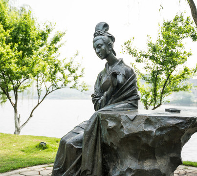 古代女詞人雕塑
