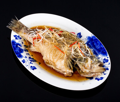 清蒸鱸魚