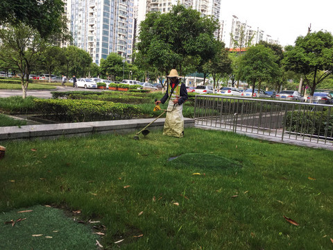 割草工人