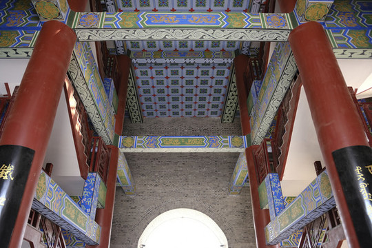 雕梁畫(huà)棟