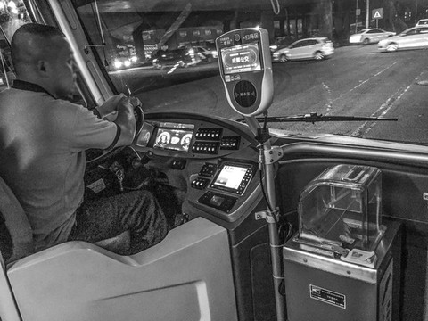 公交車駕駛室