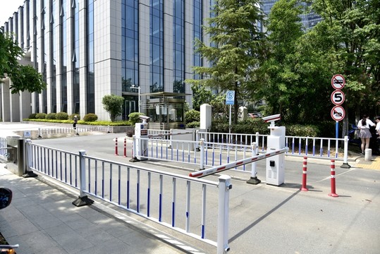 工廠大門