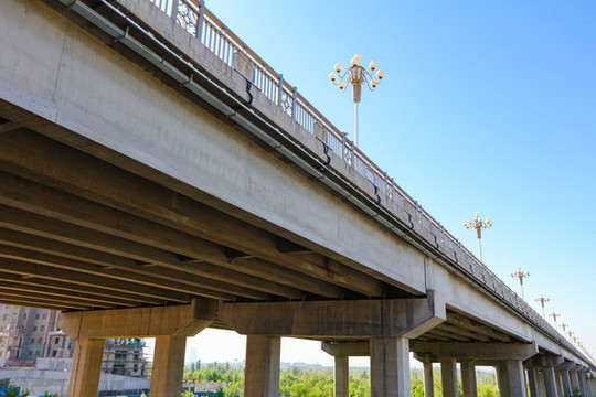 伊犁河大橋