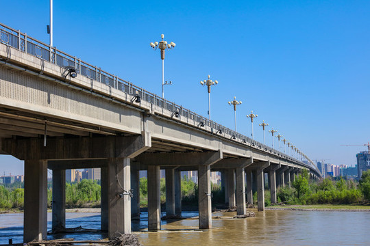 伊犁河大橋