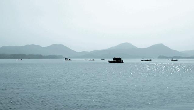 煙雨西湖
