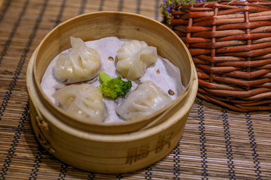 蒸餃