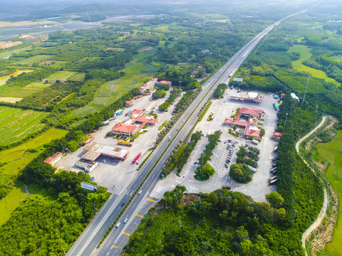 高速公路設(shè)施