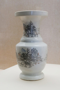 墨彩山水紋盤口瓶