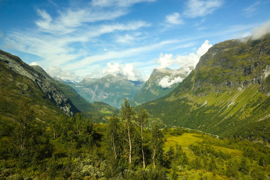山脈山坳