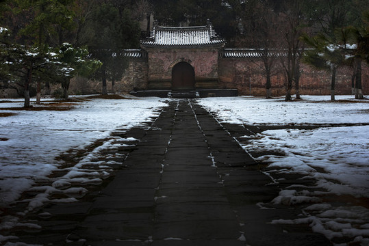 雪中紅墻