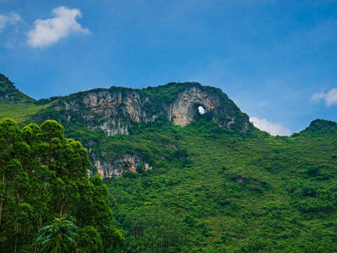 桂林山水月亮山喀斯特地形