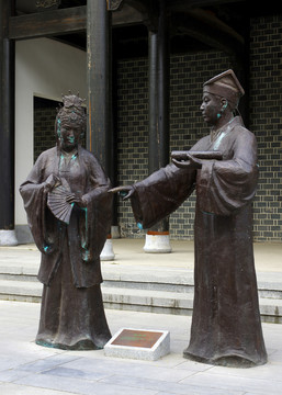 鳩茲古鎮(zhèn)一角人物雕塑